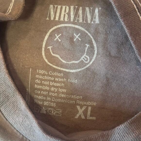 Nirvana Brown Short Sleeve Grunge Band T-Shirt Smiley Face on Back Size XL - Picture 5 of 7